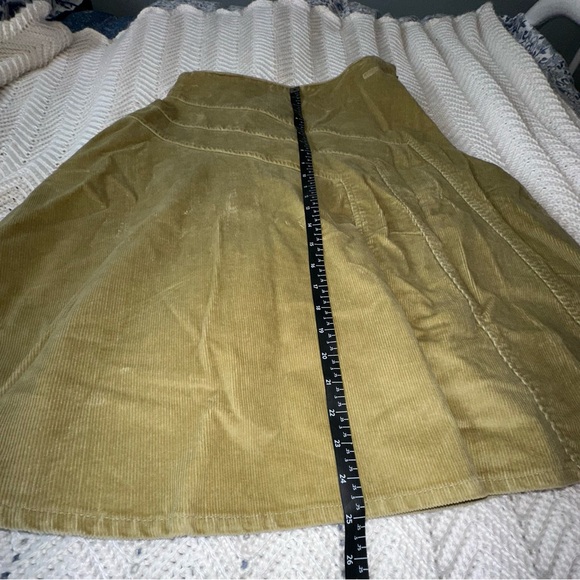 Women's A.M.I. Corduroy Green Skirt - Size 10 - Picture 6 of 7